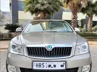 Second Hand स्कोडा लौरा एम्बिशन 2.0 tdi cr एमटी in मोहाली