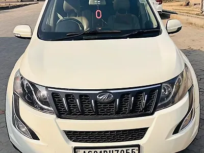2017 Mahindra XUV500 W10 1