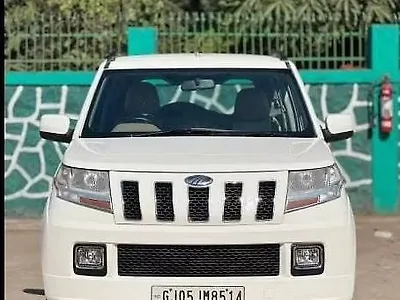 Second Hand Mahindra TUV300 T8 in Vapi