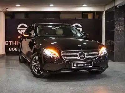 Second Hand मर्सिडीज़ बेंज़ E-क्लास e  220 डी in दिल्ली