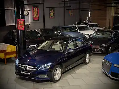 Second Hand मर्सिडीज़ बेंज़ सी-क्लास c 200 अवंतगार्डे in दिल्ली