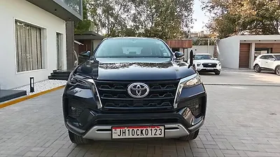 Toyota Fortuner 4x2 AT