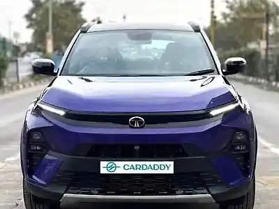 Second Hand टाटा नेक्सन फ़ीयरलेस (S) पर्पल 1.2 पेट्रोल 6 एमटी ड्युअल टोन [2023-2025] in सूरत