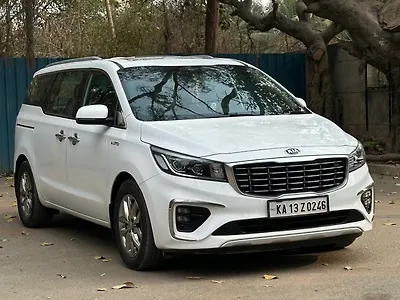 Second Hand Kia Carnival Limousine Plus 7 STR in Bangalore