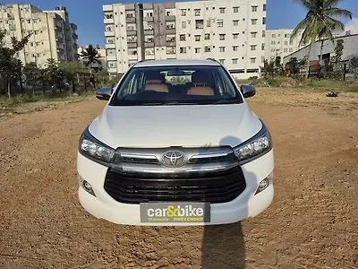 Second Hand Toyota Innova Crysta G 2.4 7 STR in Bangalore