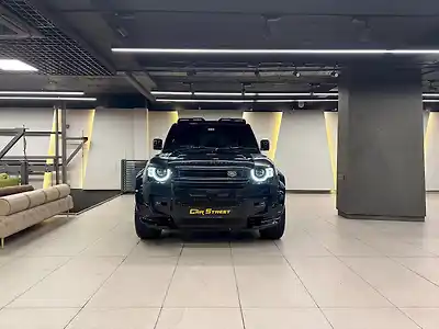 Second Hand लैंड रोवर डिफेंडर 110 5.0 पेट्रोल v8 in दिल्ली