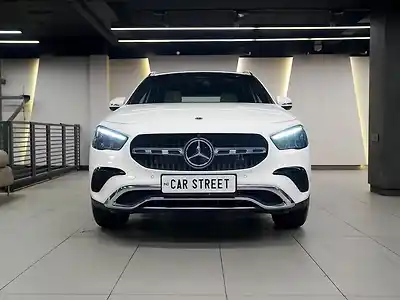 Second Hand मर्सिडीज़ बेंज़ जीएलए 200 in दिल्ली