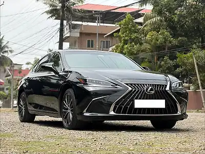 2023 Lexus ES 500e 300h Luxury 1
