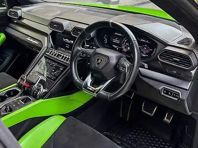 2022 Lamborghini Urus Twin-Turbo V8