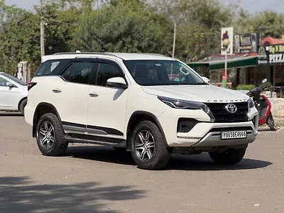 2022 Toyota Fortuner 4x2 2WD Diesel 2.8L Turbo Automatic 1 2022 Toyota Fortuner 4x2 2WD Diesel 2.8L Turbo Automatic 1