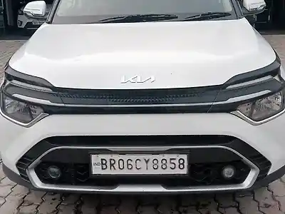 Second Hand किआ कारेन्स प्रीमियम 1.5 डीज़ल 7 सीटर in बेट्टीयह