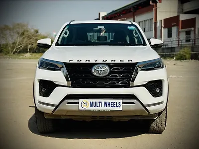Toyota Fortuner 4x2 2WD Petrol 2.7L Automatic  Platinum White Pearl