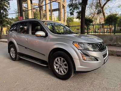 2018 Mahindra XUV500 W9 [2018-2020] 1