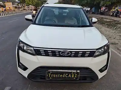Second Hand महिंद्रा XUV300 1.5 w6 [2019-2020] in लखनऊ