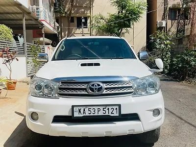 2010 Toyota Fortuner 3.0 MT 1