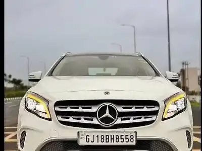 Second Hand मर्सिडीज़ बेंज़ जीएलए 200 डी स्पोर्ट in सूरत