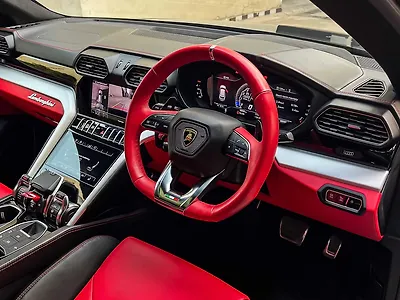 2021 Lamborghini Urus Twin-Turbo V8