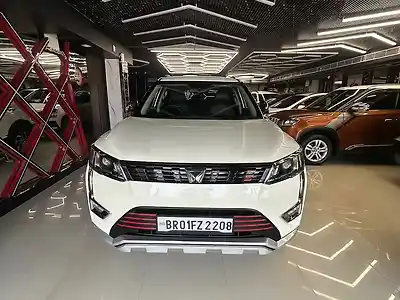 Second Hand महिंद्रा XUV300 w8 (o) 1.2 पेट्रोल in पटना