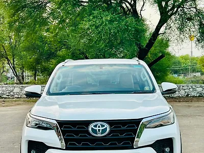2023 Toyota Fortuner 4x2 2WD Diesel 2.8L Turbo Automatic 1