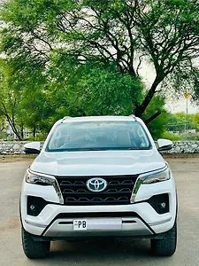 2023 Toyota Fortuner 4x2 2WD Diesel 2.8L Turbo Automatic 1 2023 Toyota Fortuner 4x2 2WD Diesel 2.8L Turbo Automatic 1