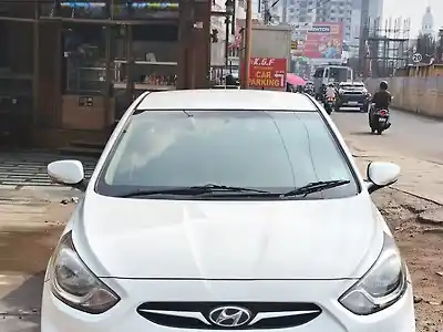 2011 हुंडई वरना फ़्लूइडीक 1.6 crdi sx 1