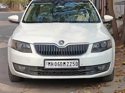 Second Hand स्कोडा ऑक्टाविया 2.0 tdi cr  स्टाइल प्लस ऑटोमैटिक in औरंगाबाद