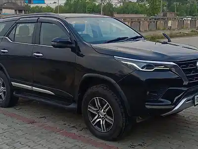 Second Hand टोयोटा फ़ॉर्च्यूनर 4x2 2WD Diesel 2.8L Turbo Automatic in जालंधर