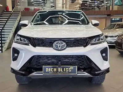 Second Hand टोयोटा फ़ॉर्च्यूनर 4X2 2WD Diesel Turbo Automatic Dual Tone in नागपुर