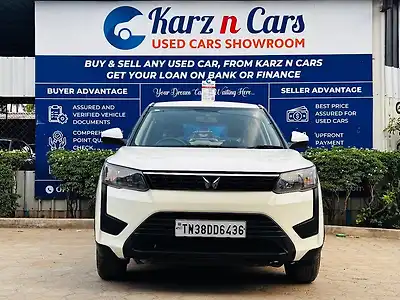 2023 Mahindra XUV300 W4 1.2 Petrol 1
