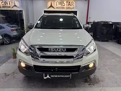 Second Hand इसुज़ू एमयू-एक्स 4x2 in हैदराबाद