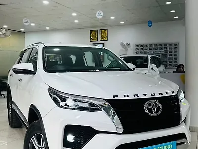 2025 Toyota Fortuner 4x4 4WD Diesel 2.8L Turbo 6 Speed Manual 1