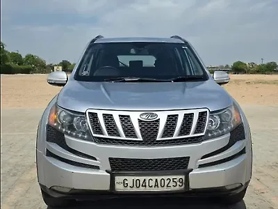Second Hand Mahindra XUV500 W6 AT in Gandhinagar