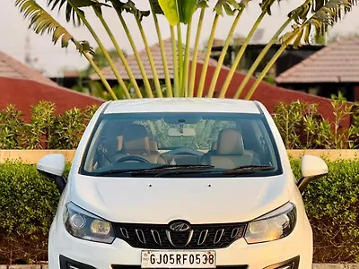 2018 Mahindra Marazzo M8 7 STR 1
