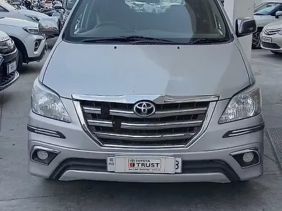 Second Hand Toyota Innova 2.5 G 8 STR BS-IV in Bangalore