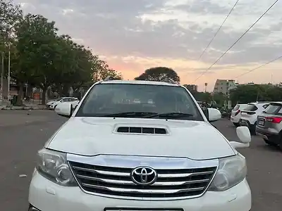 2013 टोयोटा फ़ॉर्च्यूनर 4x2 ऑटोमैटिक 1