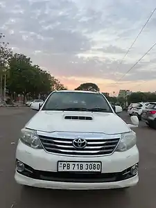 2013 टोयोटा फ़ॉर्च्यूनर 4x2 ऑटोमैटिक 1 2013 टोयोटा फ़ॉर्च्यूनर 4x2 ऑटोमैटिक 1