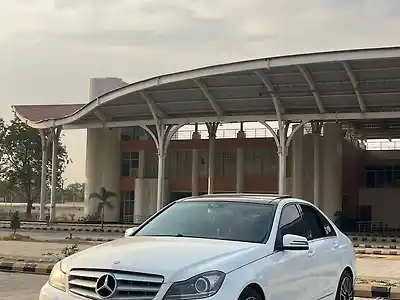 2014 मर्सिडीज़ बेंज़ सी-क्लास C 220d Mild Hybrid (Electric + Diesel) 2.0L Turbo Automatic 1