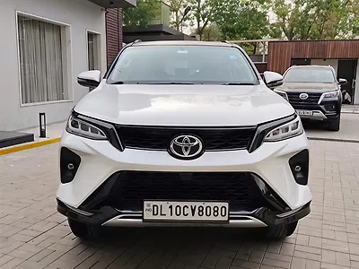 Second Hand Toyota Fortuner 2.8 4X4 AT in Delhi