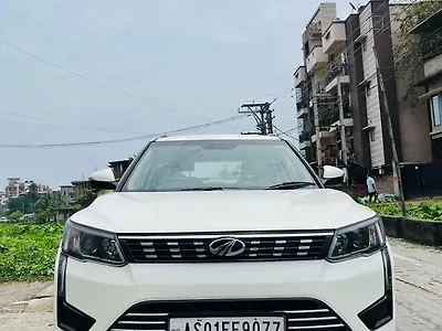 2022 Mahindra XUV300 W8 1.2 Petrol 1