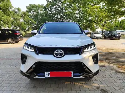 2024 Toyota Fortuner 4X2 2WD Diesel Turbo Automatic Dual Tone 1