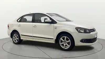 2014 Volkswagen Vento Highline Petrol 1