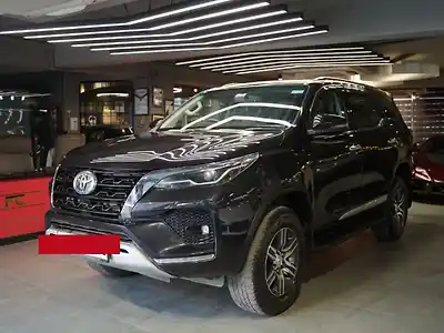 Second Hand टोयोटा फ़ॉर्च्यूनर 4x2 2WD Petrol 2.7L Automatic in दिल्ली