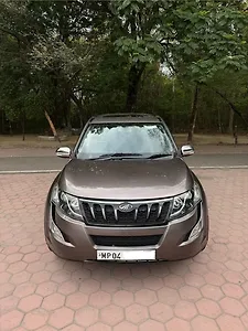 2017 Mahindra XUV500 W10 1 2017 Mahindra XUV500 W10 1