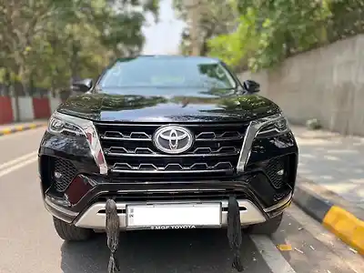 Second Hand टोयोटा फ़ॉर्च्यूनर 4x2 2WD Petrol 2.7L Automatic in दिल्ली
