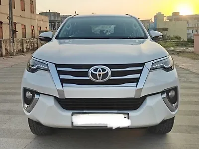 2017 Toyota Fortuner 2.8 4x2 AT [2016-2020] 1