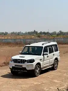 2016 महिंद्रा स्कॉर्पियो s4 प्लस 1 2016 महिंद्रा स्कॉर्पियो s4 प्लस 1