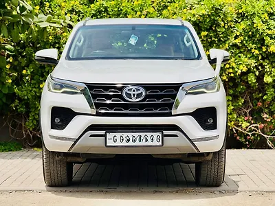 Second Hand Toyota Fortuner 4x4 4WD Diesel 2.8L Turbo 6 Speed Manual in Ahmedabad