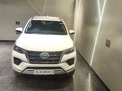 Second Hand टोयोटा फ़ॉर्च्यूनर 4x2 2WD Petrol 2.7L Automatic in दिल्ली