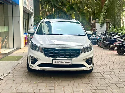 Second Hand Kia Carnival Limousine Plus 7 STR in Pune