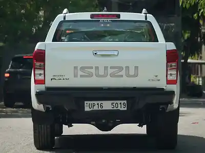 2026 इसुज़ू डी-मैक्स वी-क्रॉस Z 4x4 4WD Diesel Turbo Manual [2024-2026] 1